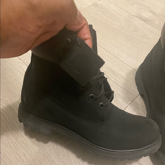 Selling this shoes brand new doesn’t fit anymore. - Picture 1 of 5